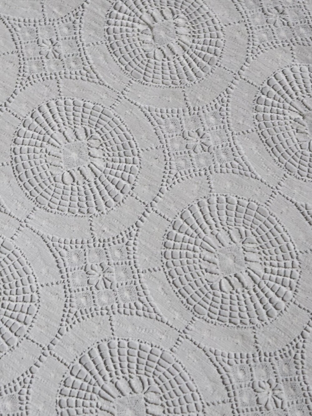 VINTAGE HANDMADE CLUNY LACE TABLECLOTH - Picture 7 of 10
